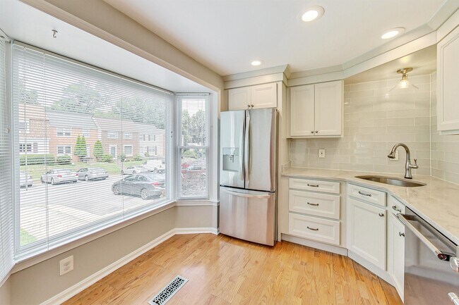 Building Photo - 9075 Loreleigh Way