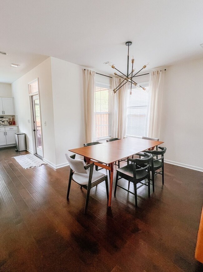 Foto del edificio - 9852 Bluestone Cir