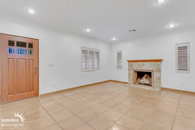 Building Photo - Charming 3Bdm 2Ba Home with Gated Entry an...