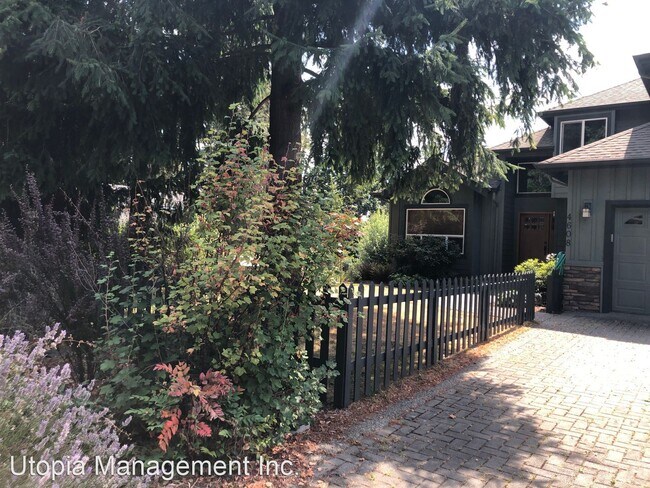 Building Photo - 4 br, 3.5 bath House - 4608 East Oregon St...