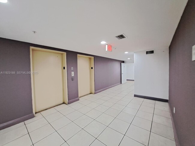 Foto del edificio - 120 SW 8th Ave