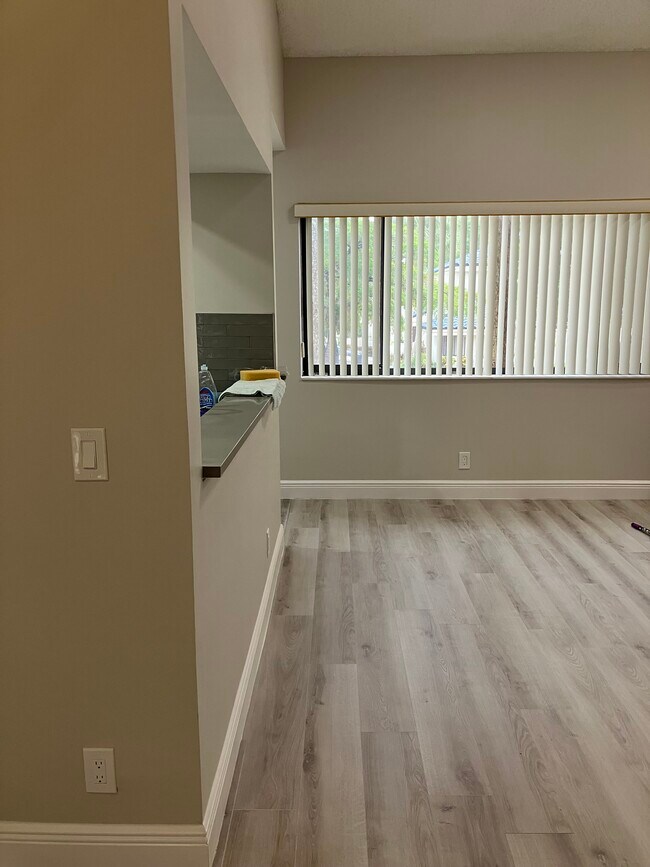 Comedor - 8042 NW 15th Mnr