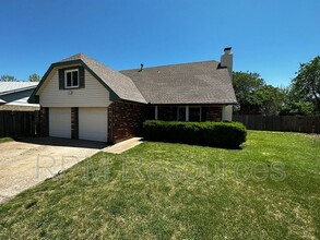Building Photo - 1000 Juno Cir