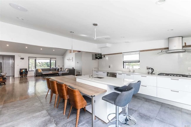 Building Photo - 90 Rosedale Rd