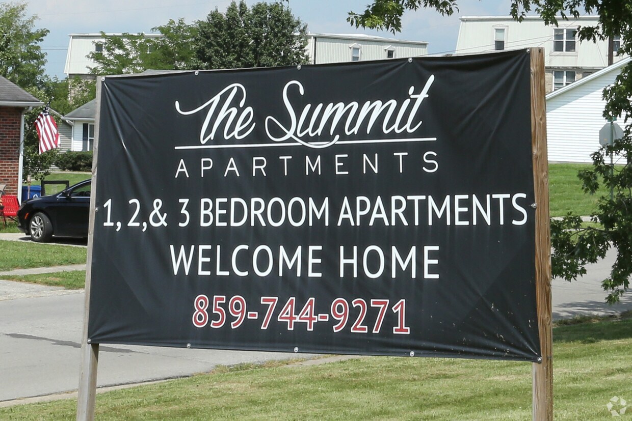Summit Apartments Rentals in Winchester at 260 Oxford Dr Winchester, KY