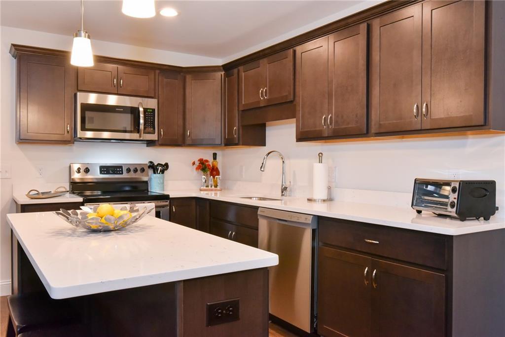 Foto principal - 100 Saw Mill Drive