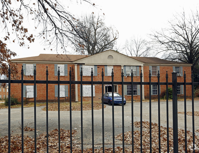 Building Photo - Wooddale Condominiums