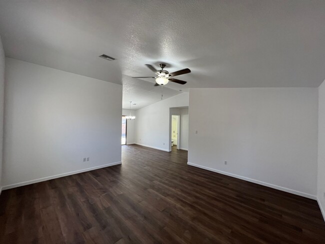 Foto del edificio - RECENTLY REMODELED 3 BEDROOM HOME!