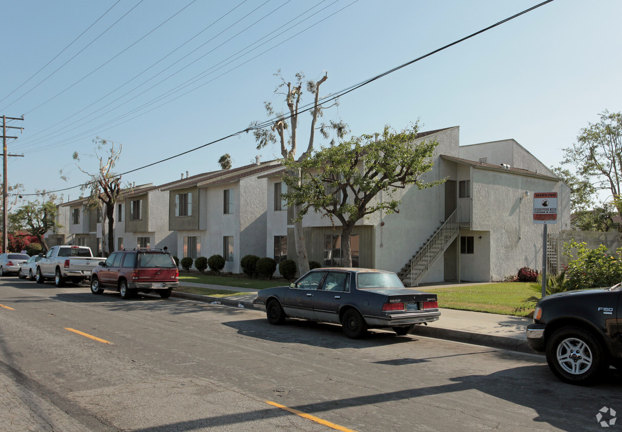 Primary Photo - Warwick Terrace Apartments