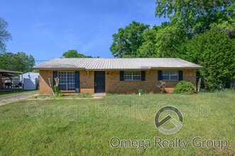 Building Photo - 221 Radburn Way