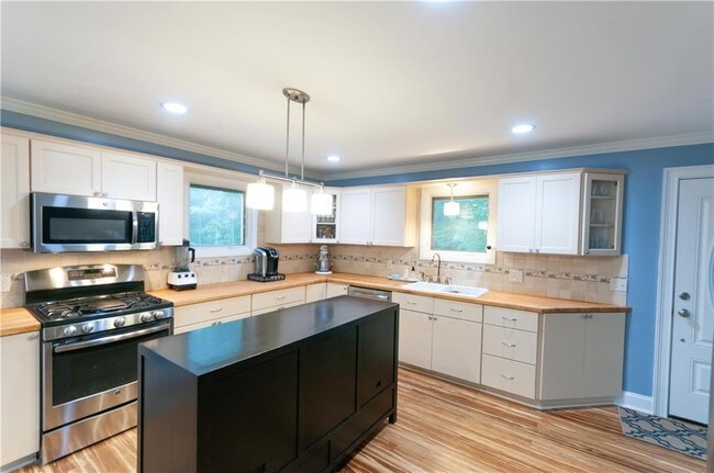 Foto del edificio - 661 Kings Factory Rd