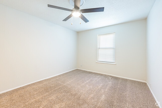 1BR, 1BA - 708SF Bedroom - Oak Alley Apartments