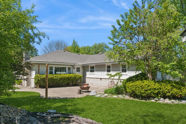 Building Photo - 1663 Longvalley Dr
