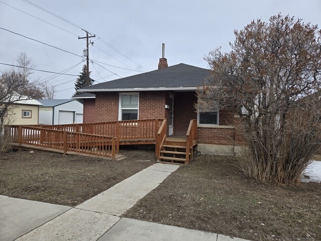 Building Photo - 411 Opal St