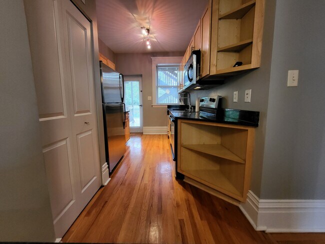 Foto del edificio - 6126 Washington Blvd Unit Apt 102