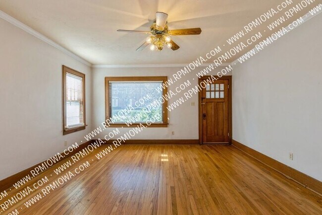 Building Photo - Charming Brick Duplex Near Hubbell Element...