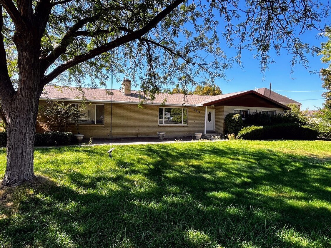 Foto principal - Beautiful 6 Bedroom/4 Bathroom in Centerville