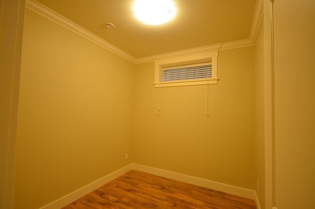 Building Photo - 860 W 63rd Ave