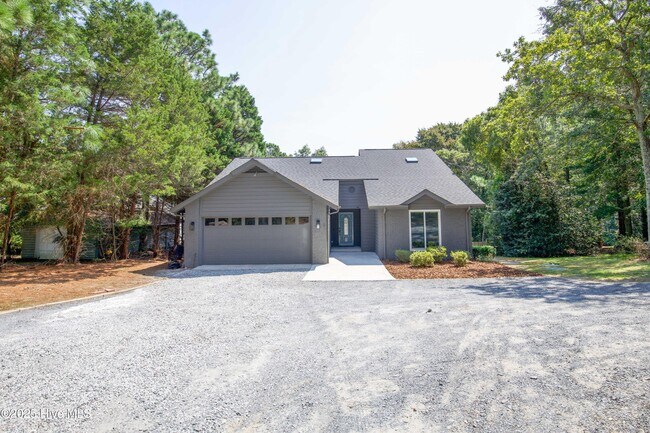 Foto del edificio - 102 Firetree Ln