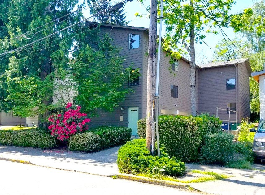Photo - 9233 Interlake Ave N (Seattle, WA)