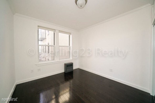 Building Photo - 2 br, 1 bath Apartment - 25-03 24th Ave