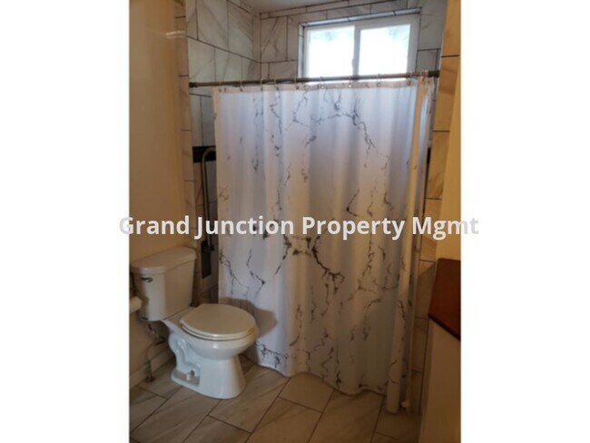 Building Photo - Cute, Remodeled Home near Downtown