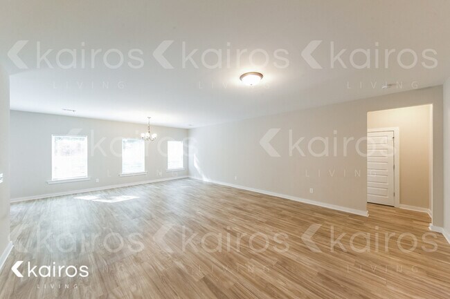 Foto del edificio - 8020 Shadesbrook Drive