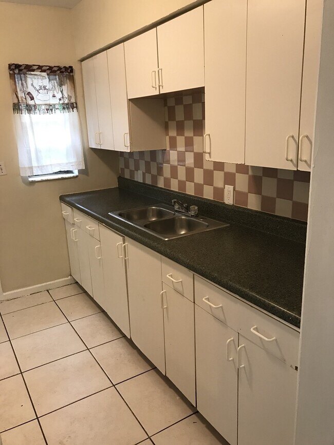 Foto del edificio - Nice 3-1 house with a big backyard in Melr...