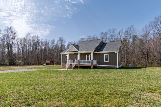 Foto del edificio - Your Next Home Awaits: 3-Bedroom Gem in Kents Store, VA!