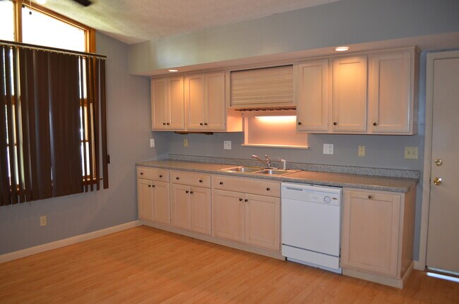 Foto del edificio - 8074 Rolling Hills Dr