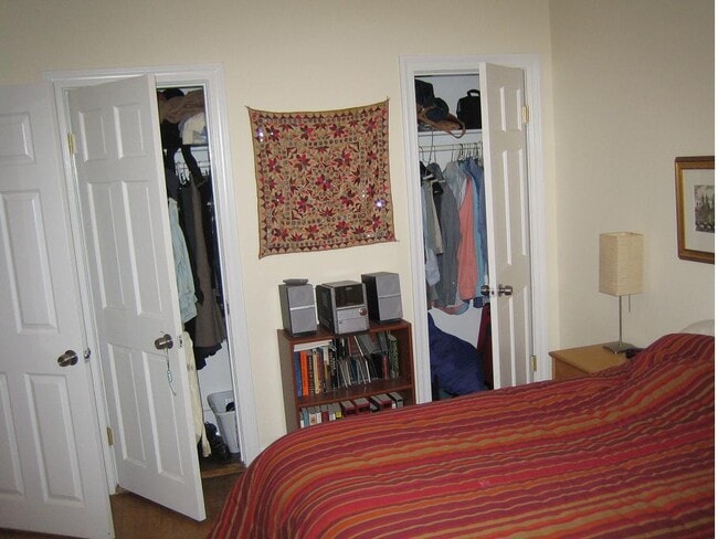 Building Photo - 164 Strathmore Rd