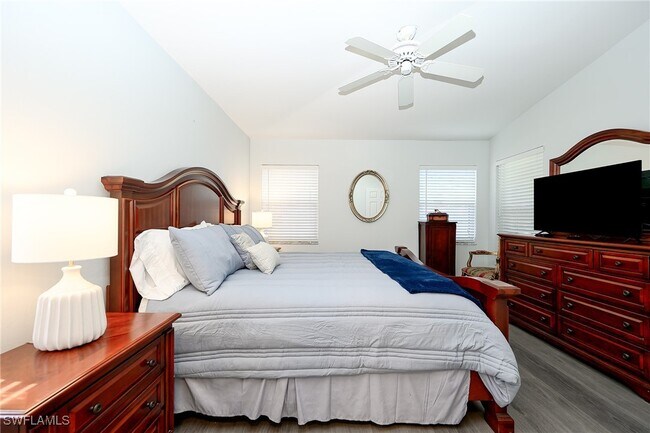 Foto del edificio - 2460 Old Groves Rd