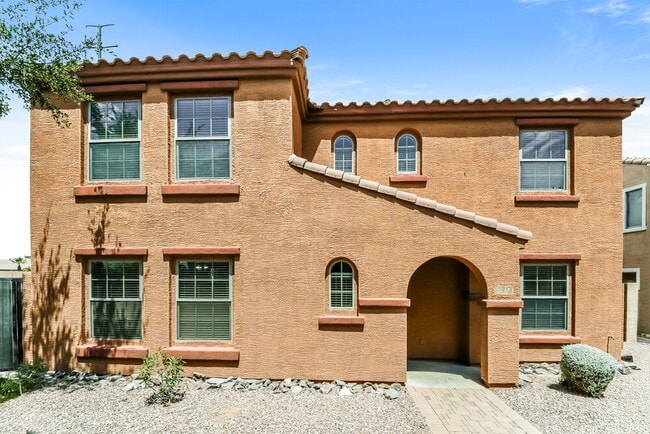Building Photo - 2707 E Bart St