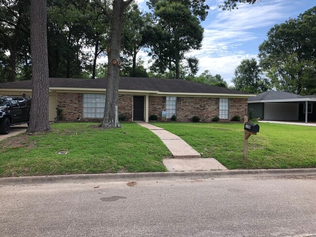 Building Photo - 1150 Chatwood Dr.