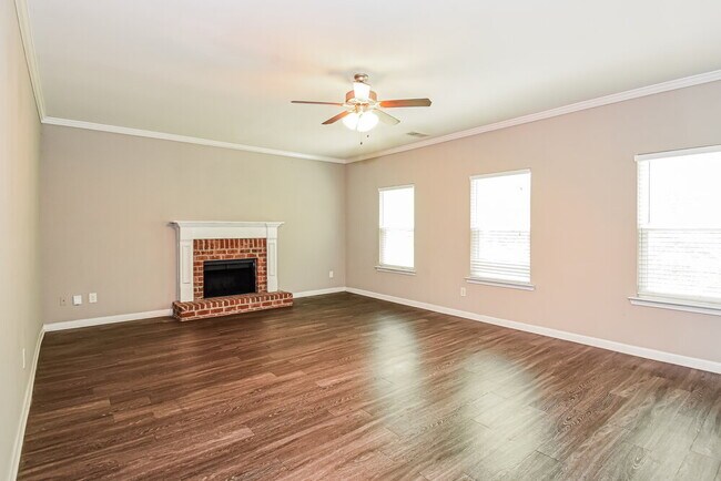 Foto del edificio - 466 Fieldcrest Dr