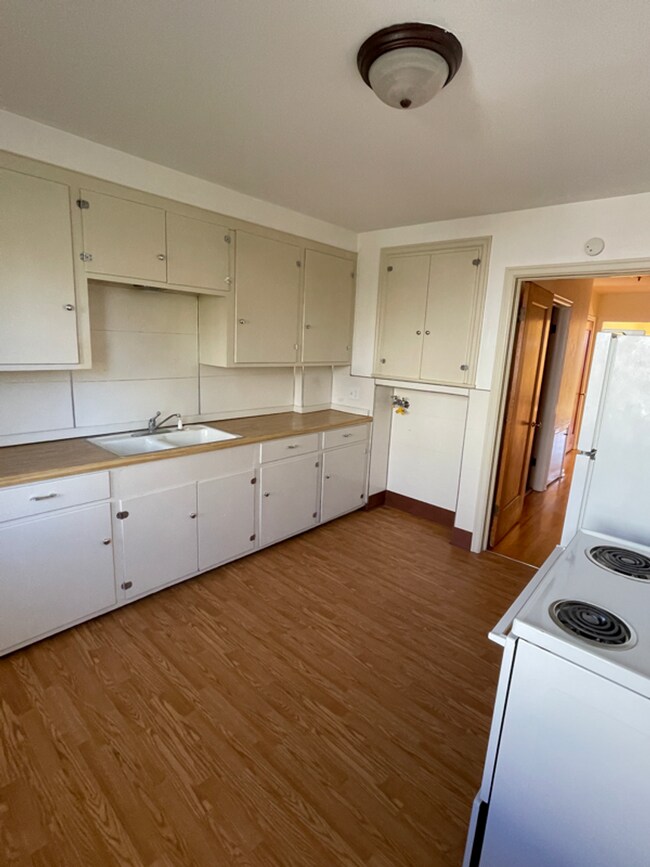 1405 W Granite St Unit 405 W Granite, Butte, MT 59701 Room for Rent