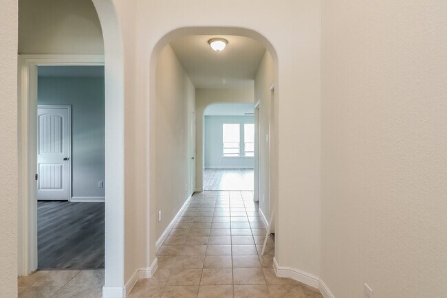 Building Photo - 1001 Doe Meadow Dr
