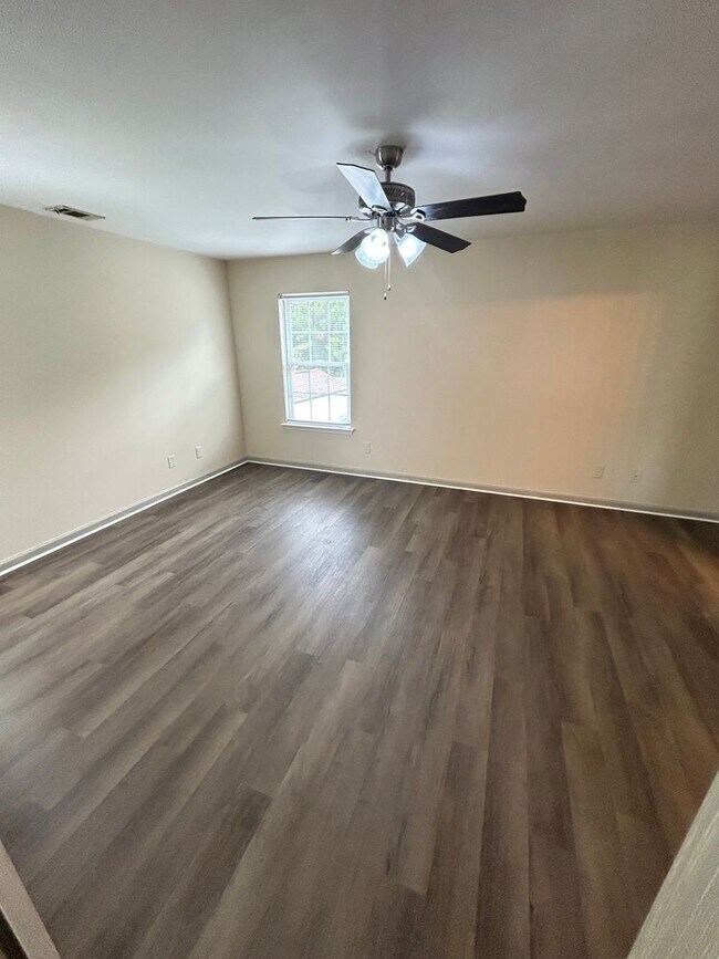 Foto del edificio - 4 bedroom/2.5 bathroom in Savannah, GA
