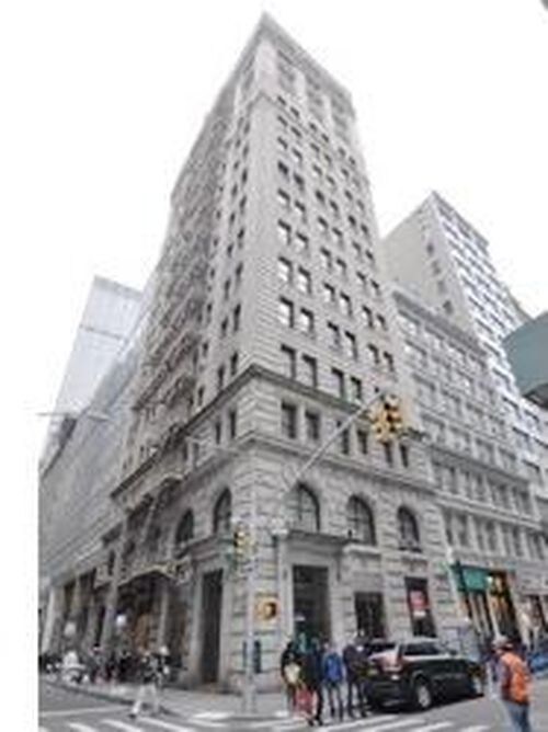 Primary Photo - 135 William St