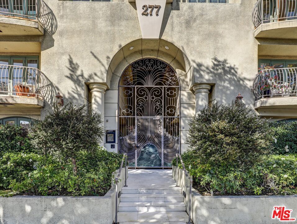 Primary Photo - 277 S Spalding Dr
