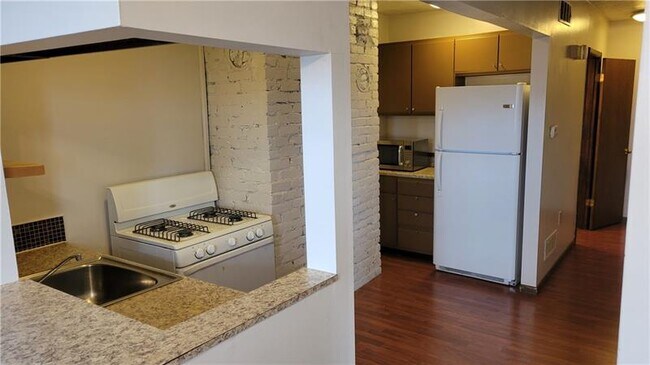 Building Photo - 836 Windom St