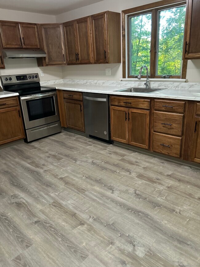 Building Photo - 276 Carriage Way
