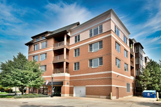 Building Photo - 930 Curtiss St
