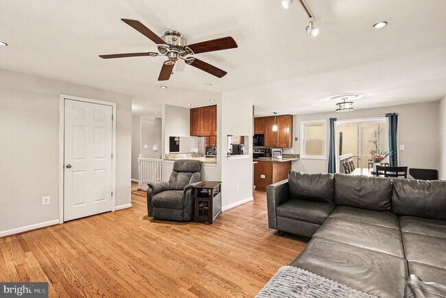 Foto del edificio - 7409 Lake Dr