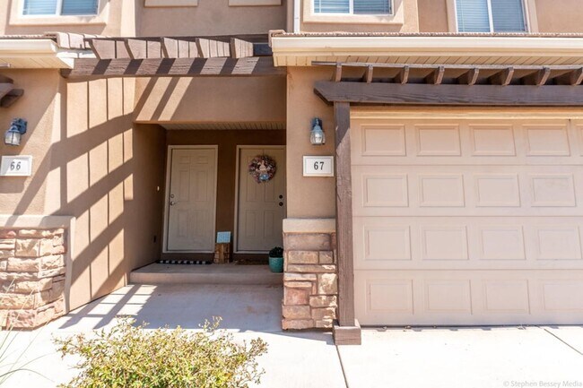Foto del edificio - 3 level Townhome With a Large basement!