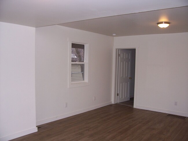 Building Photo - 2bd / 1ba House