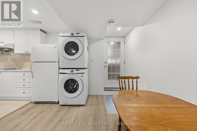 Building Photo - 5554 Churchill Meadows Blvd