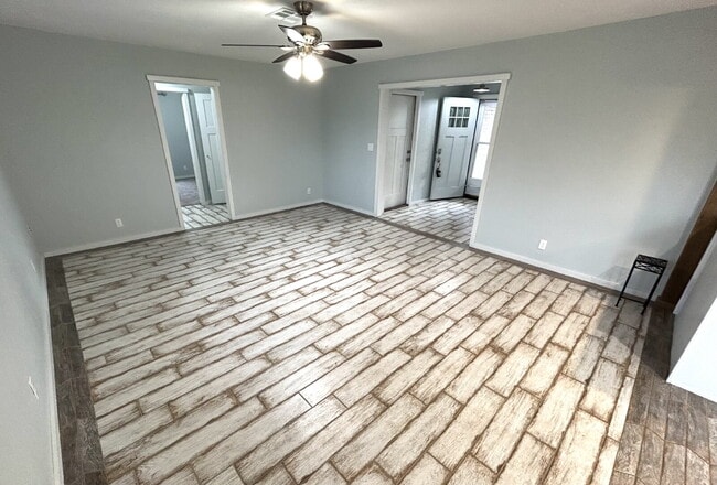 Foto del edificio - Beautiful Farmhouse 3 Bed / 2 Bath — Section 8 Accepted!