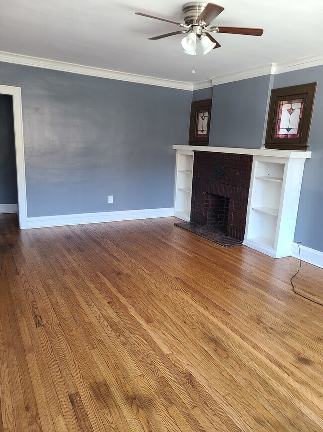 Building Photo - 6030 N Claremont Ave