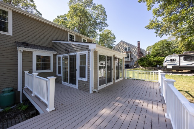 Building Photo - 12 Jillson Cir